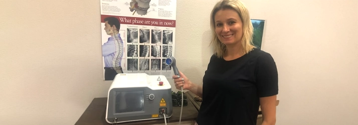 Chiropractor Houston TX Veronica Claudia Kusnir With Photobiomodulation Machine